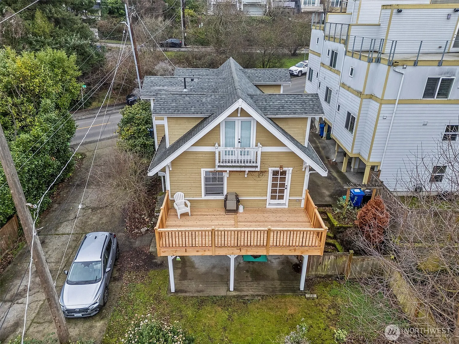 2071 Gilman Drive W photo 1