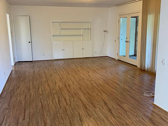 3rd image of 1608 Amberwood Dr APT 1
