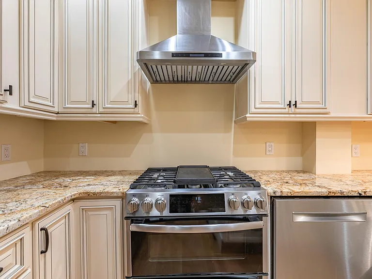 96 Webster St #2 — Photo 15