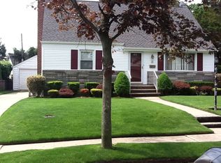 46 Campbell St, New Hyde Park, NY 11040