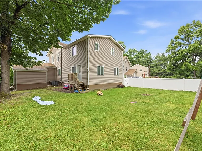 113 E Cedar St — Photo 11