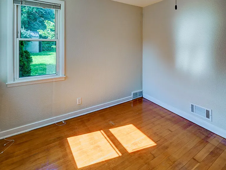1404 Wyldhaven Ave — Photo 10