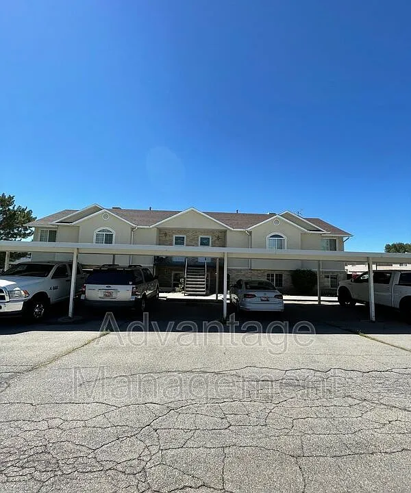 627 N 1570 W