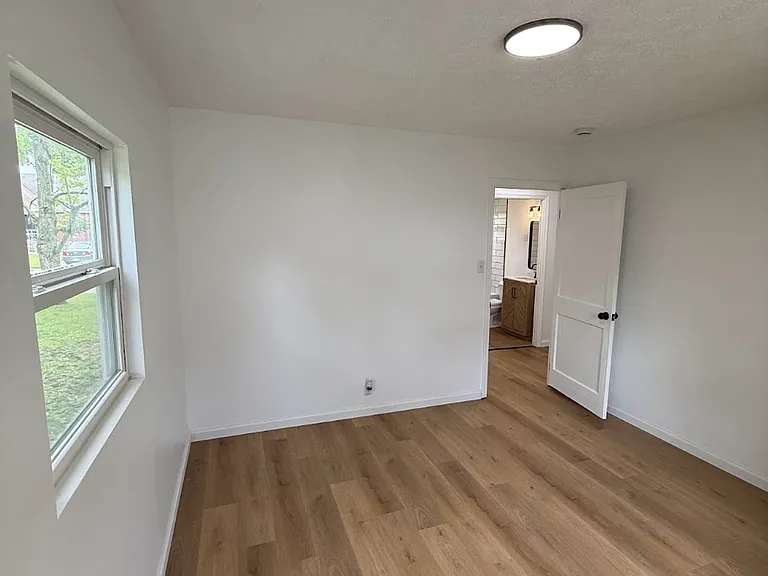 608 Schuyler Dr — Photo 12