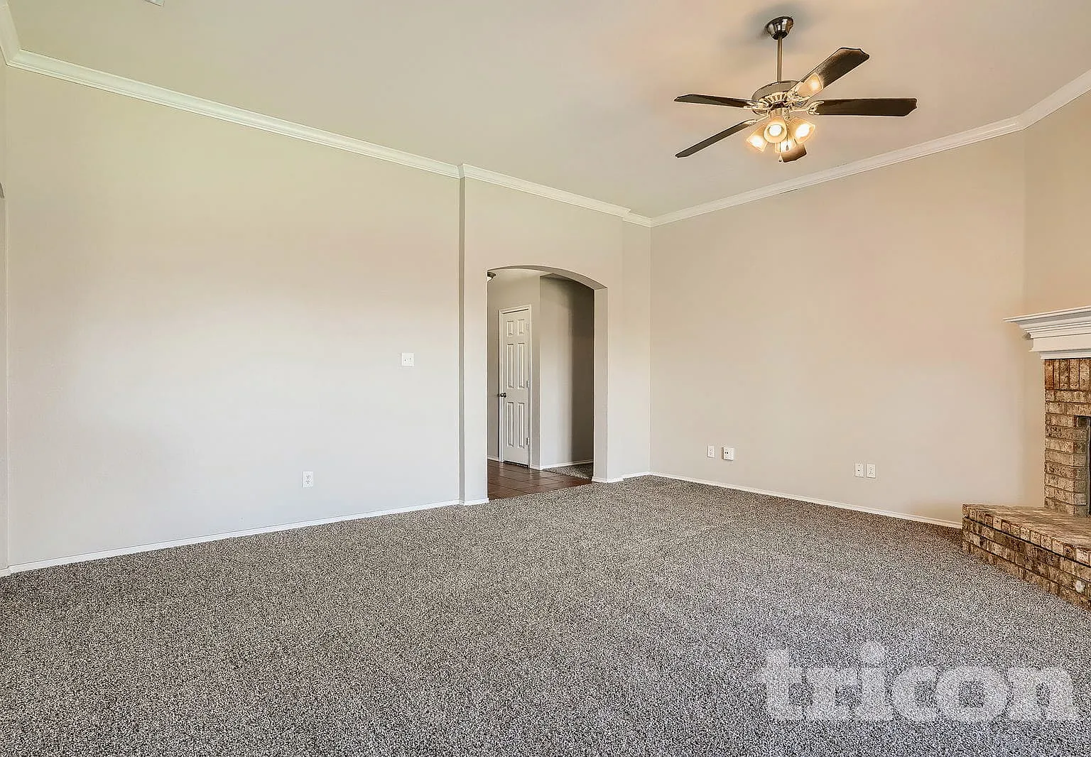 934 Benjamin Dr Burleson TX — Photo 2