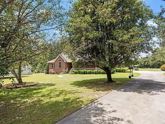 2nd image of 20 Senter Ln