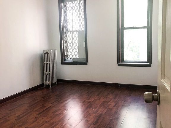 3rd image of 566 Flatbush Ave #1