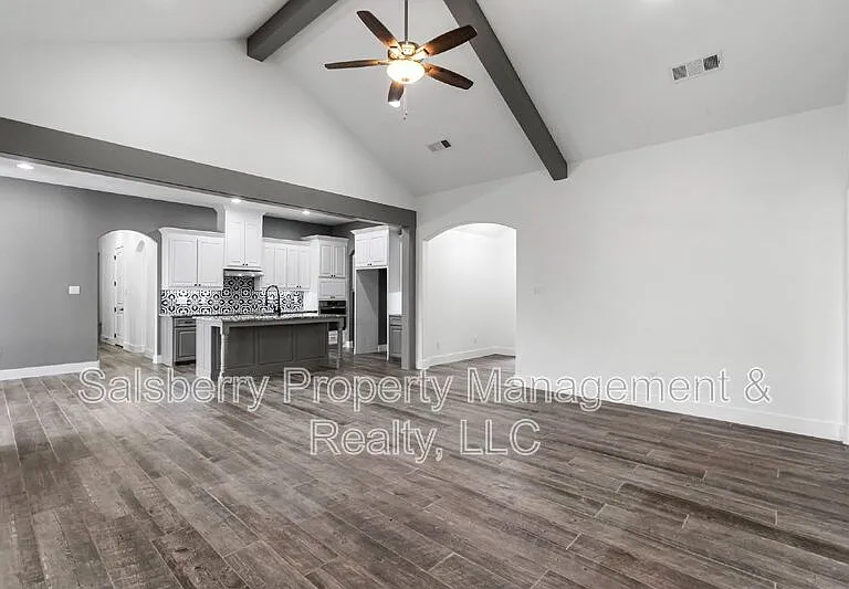 121 Cedar Ln — Photo 3