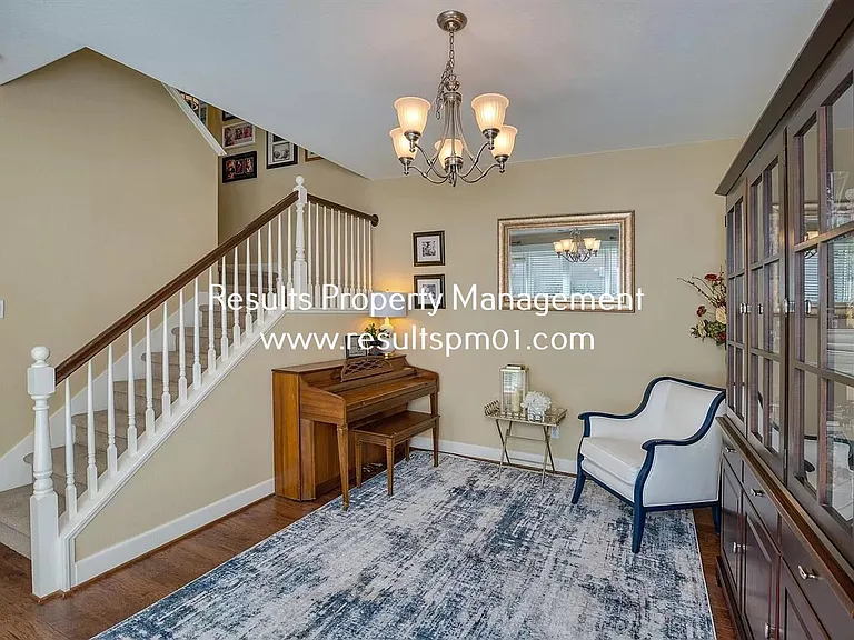 2425 Foxcroft Cir — Photo 15