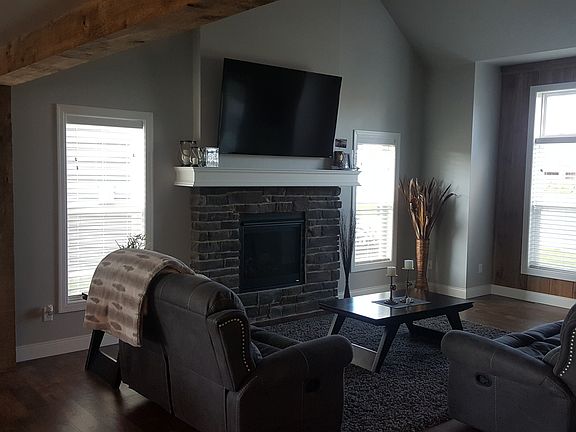 4th image of 565 Pebblestone Cir