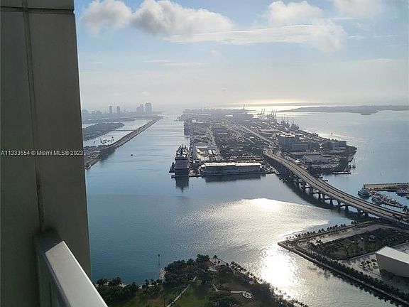 3rd image of 1100 Biscayne Blvd Unit 6305