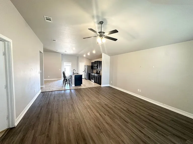 6802 Stake Ave — Photo 2