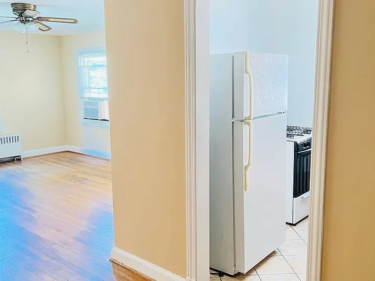 8505 Greenwood Ave — Photo 10