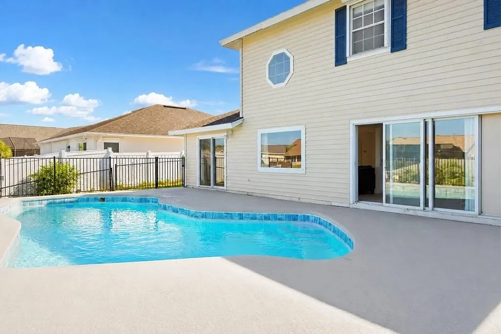 3 bed, $4,900 — Photo 1