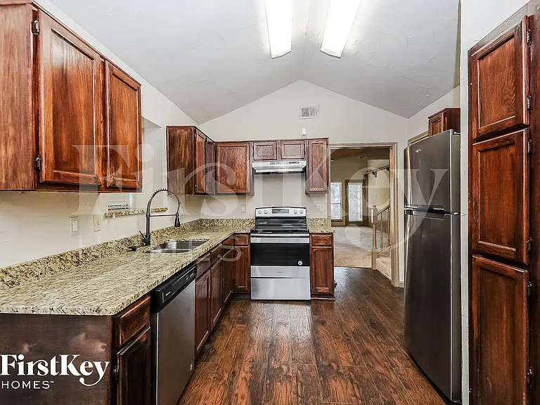 1396 Chinaberry Dr — Photo 7