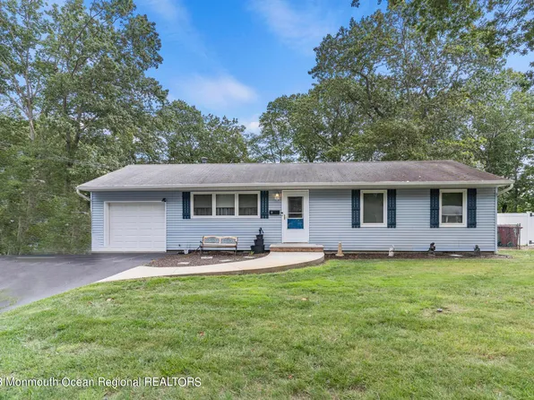 37 Chain Boulevard, Bayville, NJ 08721