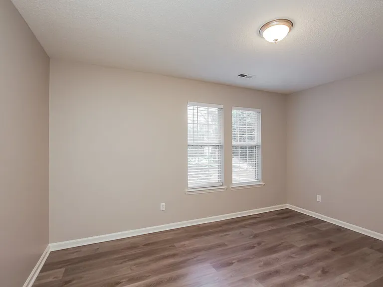 3033 Oakcroft Dr — Photo 15
