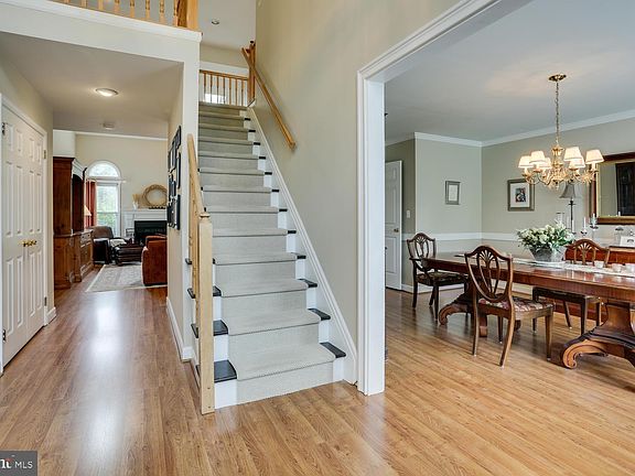 5th image of 76 Saratoga Dr N