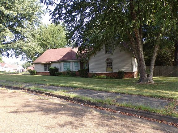 2nd image of 6912 N Hedgewall Cir