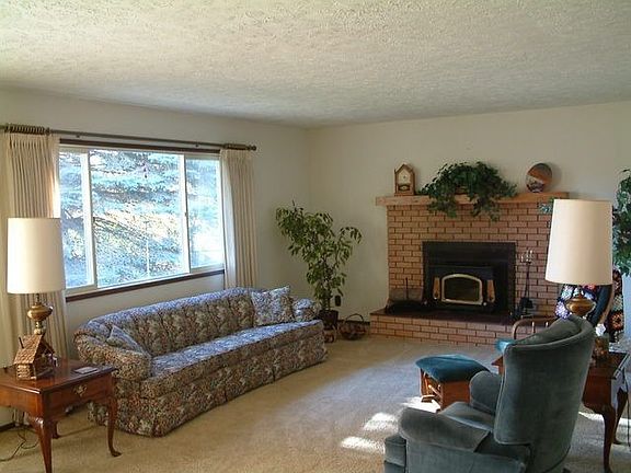 4th image of 326 Hilltop Ave
