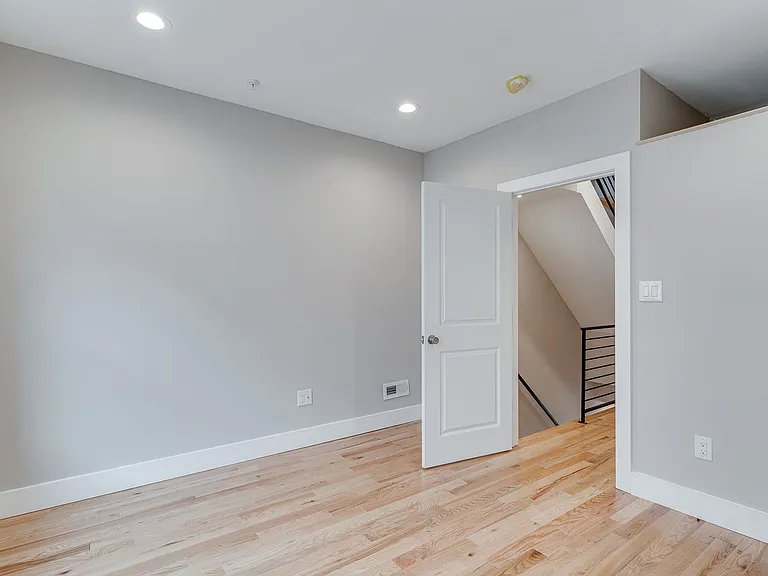 1436 N Corlies St — Photo 11