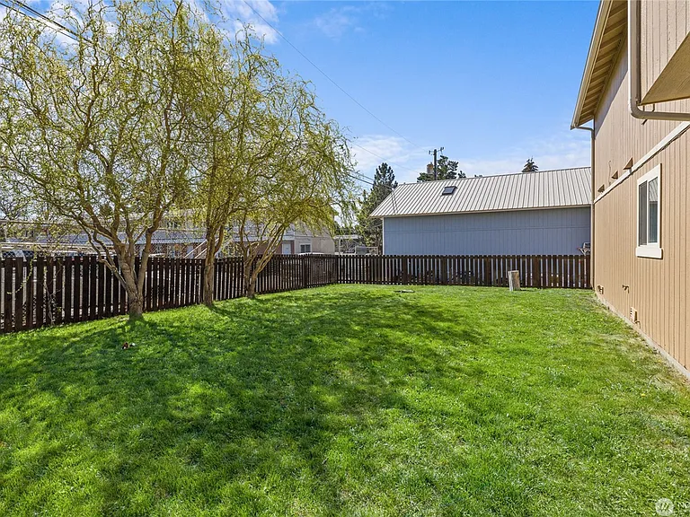 502 E River Ave #B — Photo 4