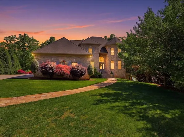 189 Harbor Dr W, Lexington, NC 27292