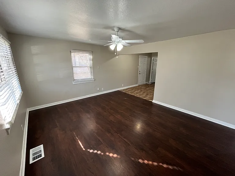 1319 Hansboro Ave — Photo 4