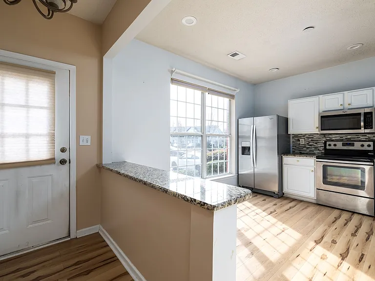 3959 Katherine Way — Photo 5