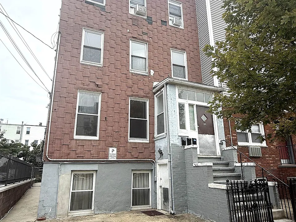 60 Laidlaw Ave #2