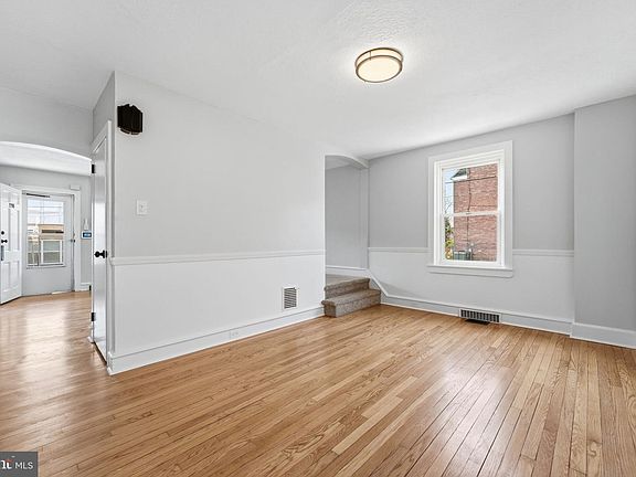 4th image of 2201 N Locust St