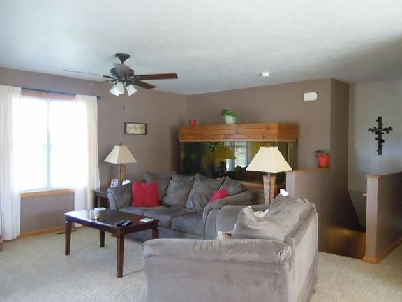 2nd image of 916 Lantern Ln