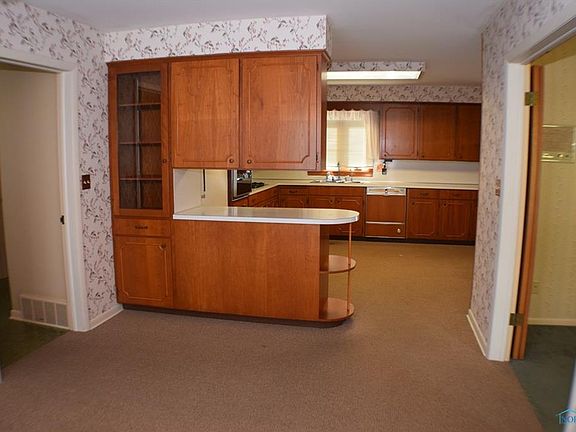 3rd image of 19490 W Artzheim Ln
