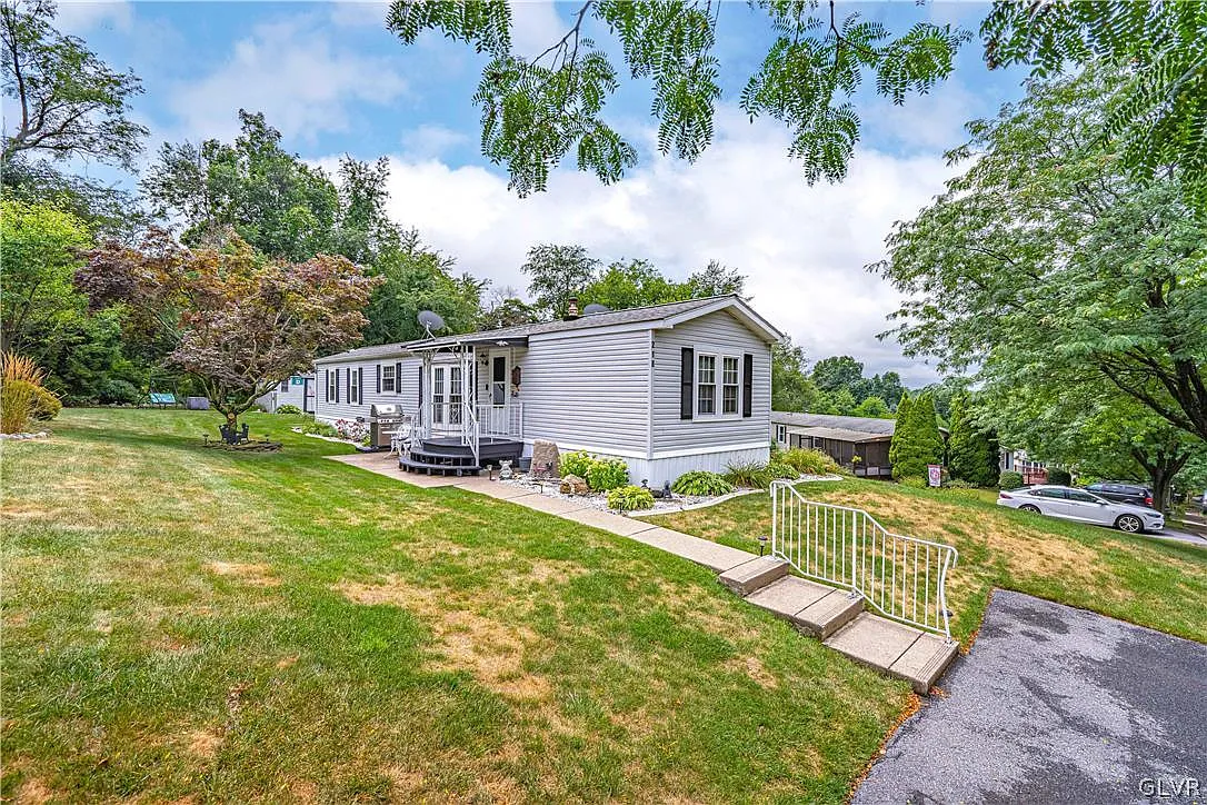218 Independence Upper photo 1