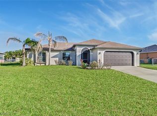 421 SW 43rd St, Cape Coral, FL 33914