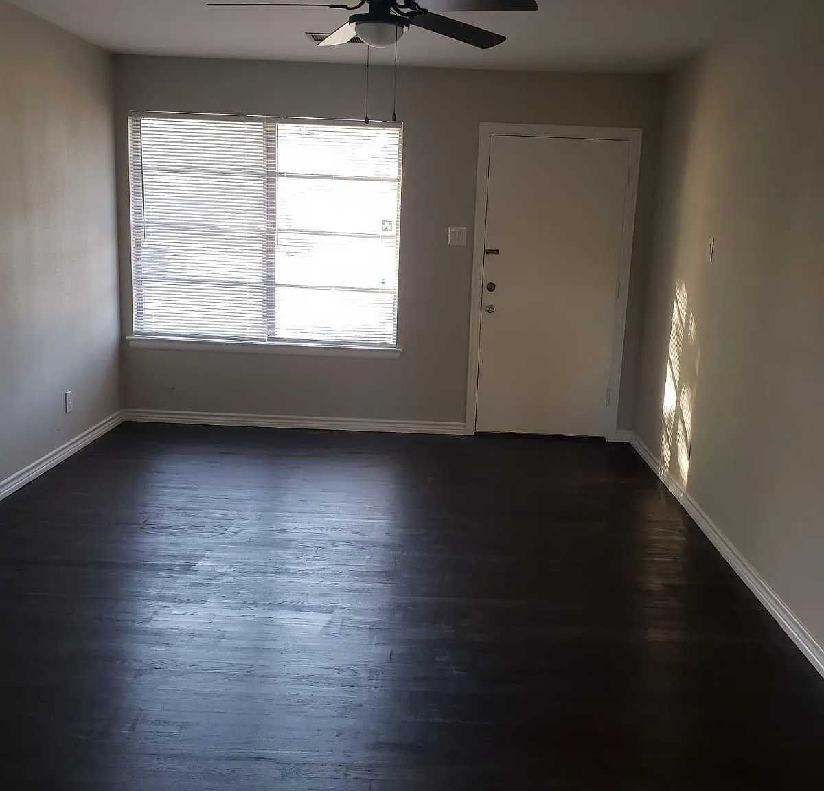 3 bed, 1047 sqft, $1,600 — Photo 1