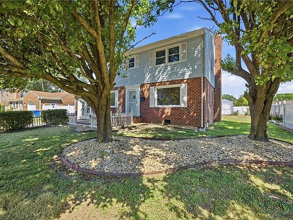 2nd image of 725 Arrowhead Dr