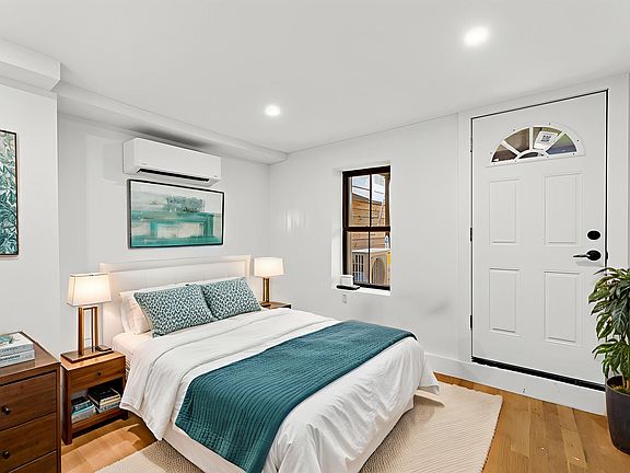 4th image of 82 Utica Ave #1
