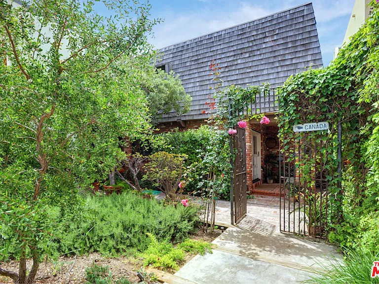 23752 Malibu Rd — Photo 12