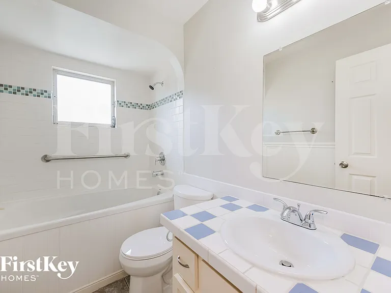 2126 SE 5th Ter — Photo 16
