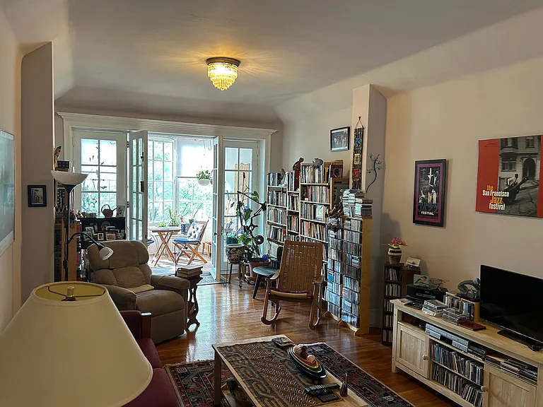 Fairfax Apartments — Photo 3