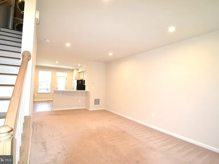 1318 Trestle Dr — Photo 7