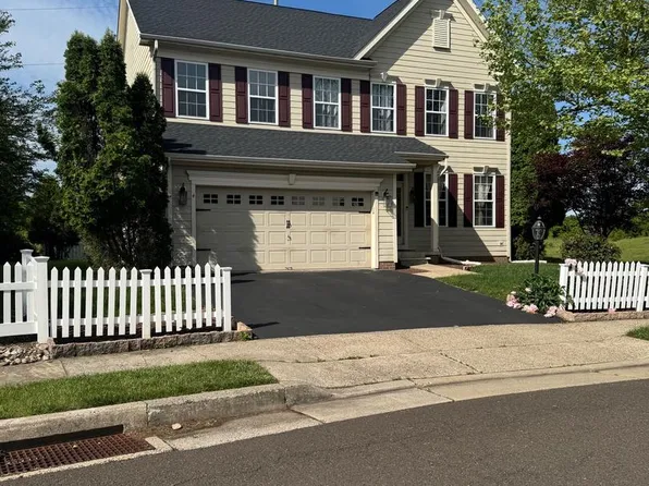 4 Hartfeld Rd, Newtown, PA 18940