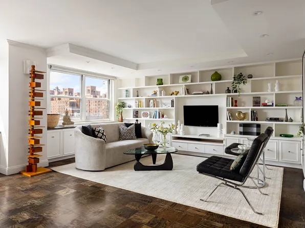 360 West 22nd Street 15C image 3 of 13