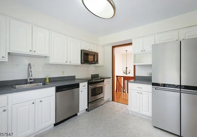 2128 W Broad St — Photo 10
