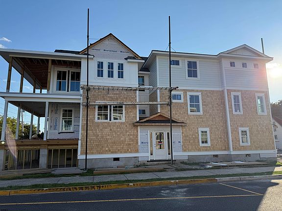 3rd image of 300 Wesley Ave #1