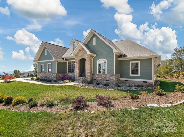 390 Dancing Bear Dr, Hendersonville, NC 28792