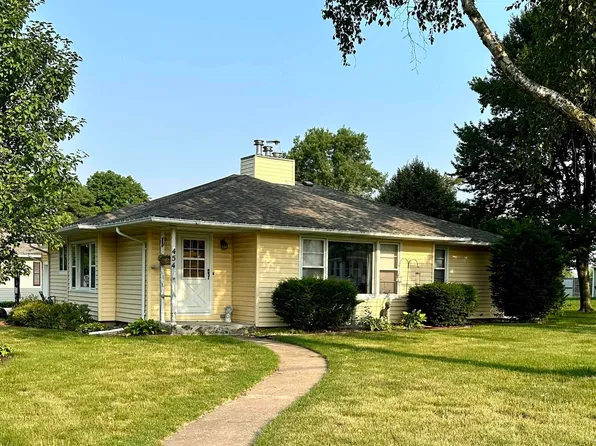 454 5th St, Jesup, IA 50648