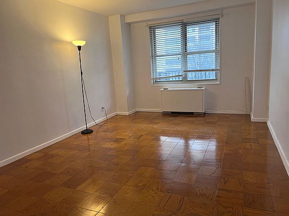 4th image of 225 Saint Pauls Ave APT 6H