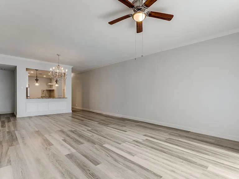 7709 Broadway #113 — Photo 7